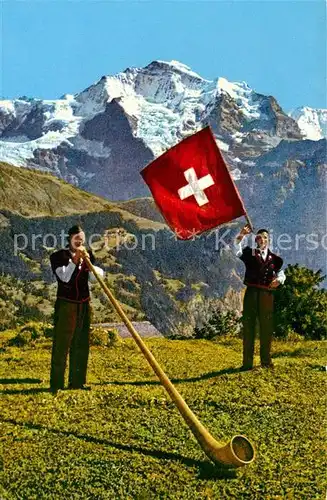 AK / Ansichtskarte Alphorn Alphornblaeser Fahnenschwinger Jungfrau 