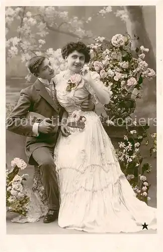 AK / Ansichtskarte Mandoline Mann Frau Rosen Mandoline