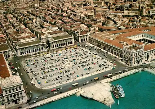 AK / Ansichtskarte Lisboa Place du Commerce Fliegeraufnahme Lisboa