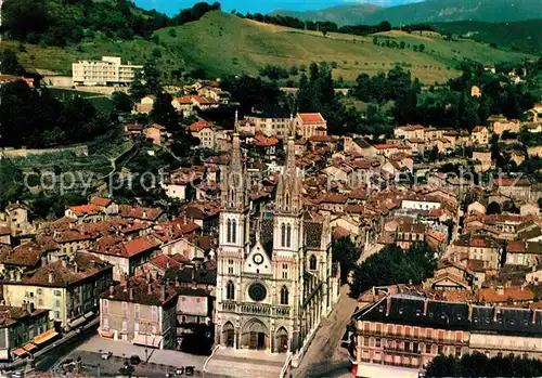 AK / Ansichtskarte Voiron Eglise Saint Bruno et la ville vue aerienne Voiron