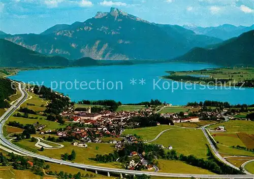 AK / Ansichtskarte Mondsee_Salzkammergut Fliegeraufnahme mit Schafberg und Autobahn Salzburg Wien Mondsee Salzkammergut