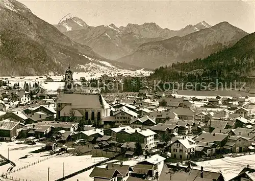 AK / Ansichtskarte Mittenwald_Bayern mit Tiroler Bergen Mittenwald Bayern