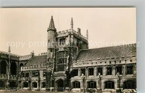 AK / Ansichtskarte Oxford_Oxfordshire Cloister Quad Magdalen College Oxford Oxfordshire