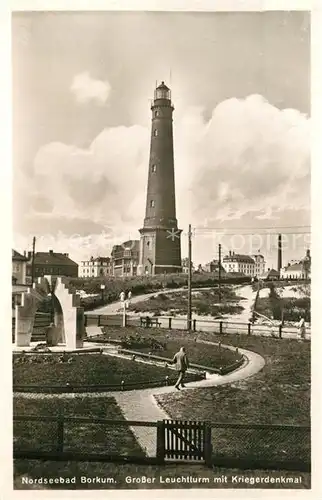 AK / Ansichtskarte Borkum_Nordseebad Grosser Leuchtturm mit Kriegerdenkmal Borkum_Nordseebad