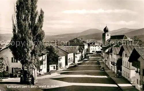 AK / Ansichtskarte Lam_Oberpfalz Strassenpartie mit Arber Lam_Oberpfalz