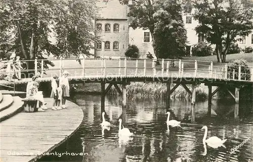 AK / Ansichtskarte Odense Eventyhaven Schwaene Odense