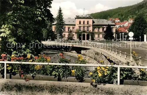 AK / Ansichtskarte Schramberg Partie am Fluss Schiltach Bruecke Hauptstrasse Gebaeude Schramberg