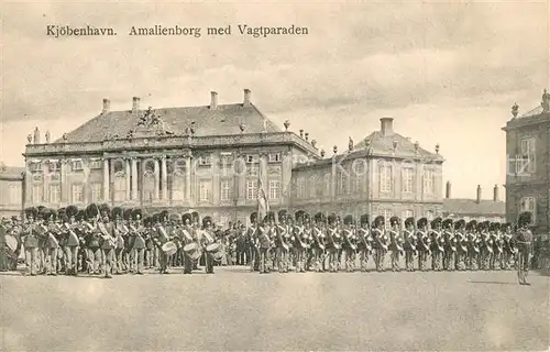 AK / Ansichtskarte Kobenhavn Amalienborg mit Vagtparaden Kobenhavn