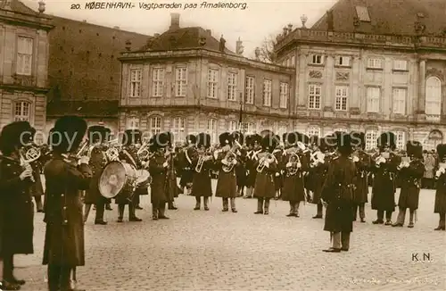 AK / Ansichtskarte Kobenhavn Vatparaden paa Amalienborg Kobenhavn