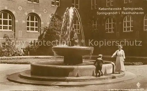 AK / Ansichtskarte Kobenhavn Springvande Raadhushaven Kobenhavn
