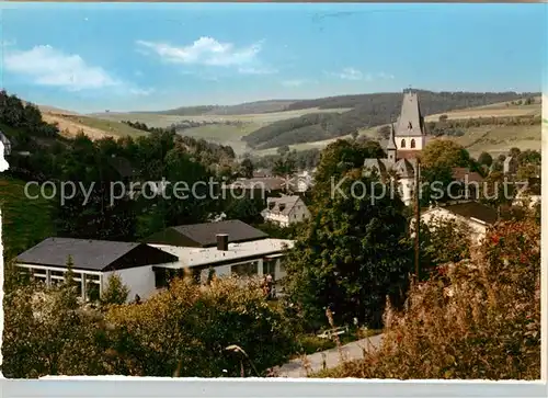 AK / Ansichtskarte Girkhausen_Bad_Berleburg Ortsansicht mit Kirche Girkhausen_Bad_Berleburg