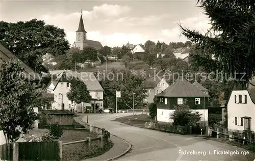 AK / Ansichtskarte Fichtelberg_Bayreuth Ortspartie mit Kirche Fichtelberg Bayreuth