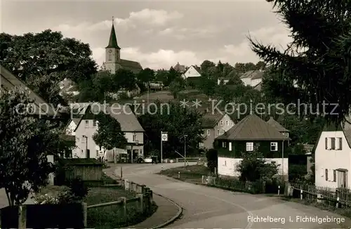 AK / Ansichtskarte Fichtelberg_Bayreuth Ortspartie mit Kirche Fichtelberg Bayreuth