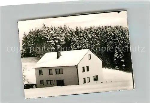 AK / Ansichtskarte Diedenshausen_Wittgenstein Gaestehaus Pension am Waldrand im Winter Diedenshausen