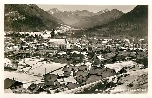 AK / Ansichtskarte Mittenwald_Bayern Kirche Winterpanorama Mittenwald Bayern