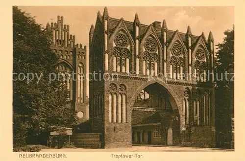 AK / Ansichtskarte Neubrandenburg Treptower Tor Neubrandenburg