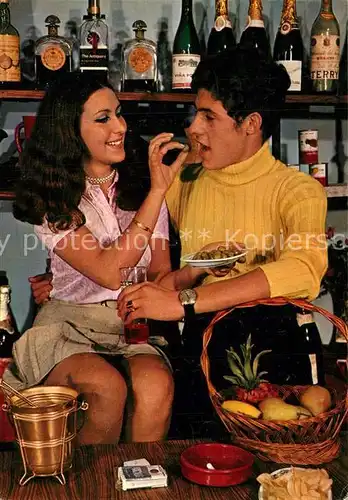 AK / Ansichtskarte Zigarette Obst Oliven Sekt Alkohol  