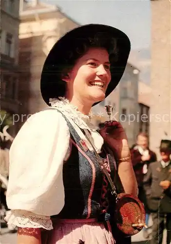 AK / Ansichtskarte Trachten_oesterreich Tirol Oberes Inntal Marketenderin 