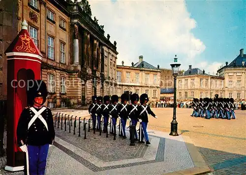 AK / Ansichtskarte Leibgarde_Wache Kopenhagen Schloss Amalienborg Wachtparade  