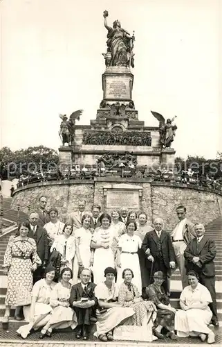 AK / Ansichtskarte Bingen_Rhein Gruppenbild vor Niederwalddenkmal Bingen Rhein