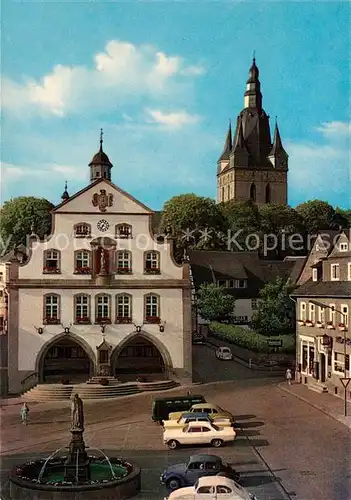 AK / Ansichtskarte Brilon Marktplatz Rathaus Propsteikirche Brunnen  Brilon