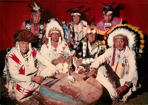AK / Ansichtskarte Indianer_Native_American Indianer Palaver Medizinmann Cree H?uptling B?ren Kind Sioux H?uptling Grosser Elch Bergindianer Bullenkopf 