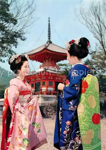 AK / Ansichtskarte Japan Maiko Kimono Clad Kyoto Buddhist Pagoda Daikakuji Temple  Japan