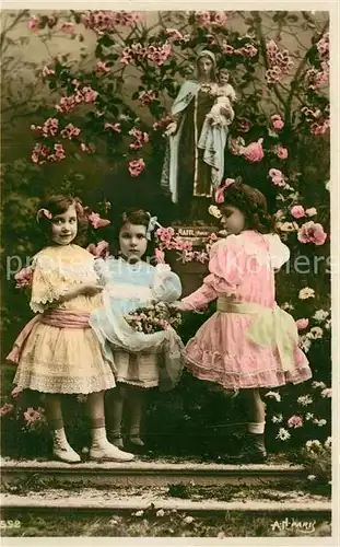 AK / Ansichtskarte Kinder_Child_Enfants Maedchen Madonna Verlag AN Paris Nr. 552  
