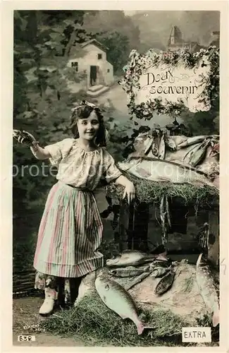 AK / Ansichtskarte Kinder_Child_Enfants M?dchen Fisch  