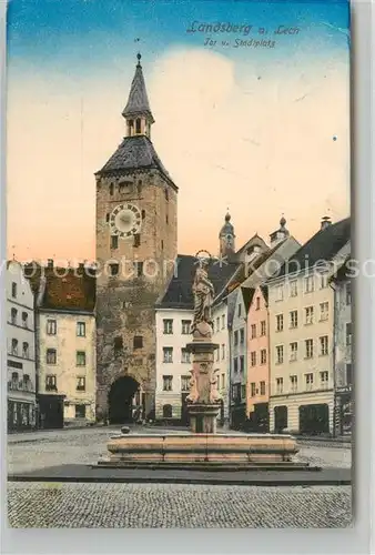 AK / Ansichtskarte Landsberg_Lech Tor und Stadtplatz Landsberg_Lech