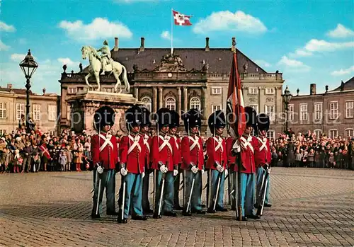 AK / Ansichtskarte Leibgarde_Wache Kopenhagen Schloss Amalienborg Wachtparade  