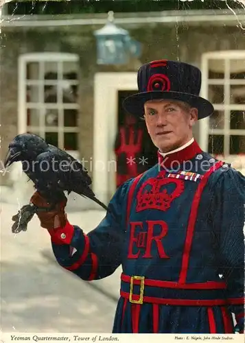 AK / Ansichtskarte Leibgarde_Wache Tower Ravens Tower of London Yeoman Quartermaster  