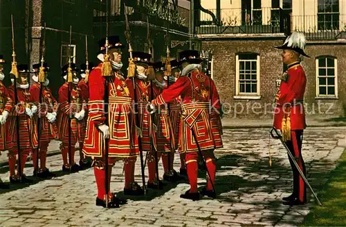 AK / Ansichtskarte Leibgarde_Wache Yeoman Warders Tower of London  