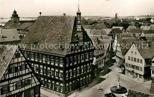 AK / Ansichtskarte Markgroeningen Marktplatz mit Rathaus Fachwerkhaus Altstadt Brunnen Markgroeningen