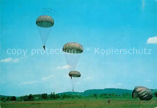 AK / Ansichtskarte Militaria_Deutschland Deutsche Bundeswehr Fallschirmj?ger  Militaria_Deutschland