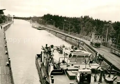 AK / Ansichtskarte Niederfinow Schiffshebewerk Schubeinheit Einfahrt ins Schleusenbecken Niederfinow