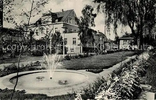 AK / Ansichtskarte Rehau_Oberfranken Anlagen Bahnhofstrasse Brunnen Rehau Oberfranken