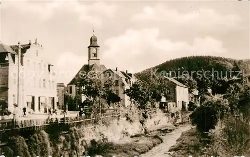 AK / Ansichtskarte Schmiedeberg _Dippoldiswalde Partie an der Weisseritz Blick zur Kirche Schmiedeberg 