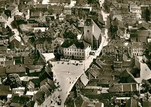 AK / Ansichtskarte Schoeningen Kirche mit Rathaus Fliegeraufnahme Schoeningen