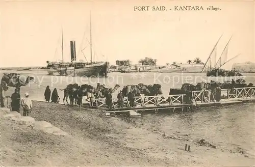 AK / Ansichtskarte Port_Said uebersetzung einer Kamelherde ueber Suezkanal Lastschiff Port_Said