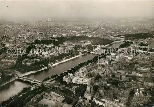 AK / Ansichtskarte Paris Vue panoramique prise de la Tour Eiffel sur la Seine et la butte Montmartre Paris