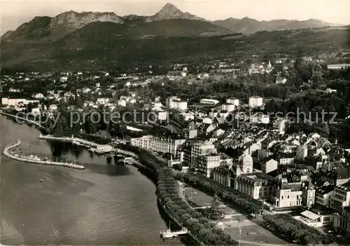 AK / Ansichtskarte Evian les Bains_Haute_Savoie Vue generale aerienne sur le Lac la ville et la Dent d Oche Evian les Bains_Haute