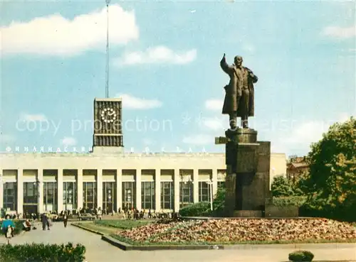AK / Ansichtskarte Leningrad_St_Petersburg Lenin Denkmal vor dem Finnischen Bahnhof Leningrad_St_Petersburg