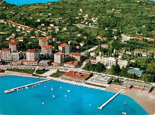 AK / Ansichtskarte Portoroz Hotels Ferienanlagen Strand Fliegeraufnahme Portoroz