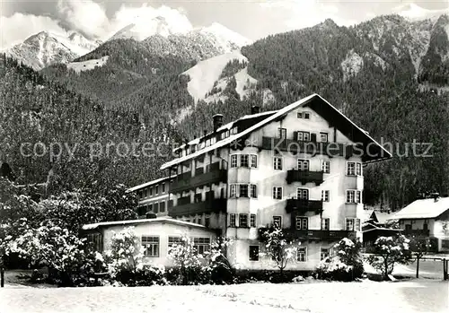 AK / Ansichtskarte Mayrhofen_Zillertal Hotel Geisler Strass mit Ahornspitze Mayrhofen_Zillertal