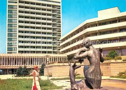 AK / Ansichtskarte Sochi_Sotschi Pension Selenaja Roscha Statue 