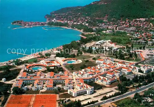 AK / Ansichtskarte Budva Hotels Ferienanlagen Tennisplaetze Fliegeraufnahme Budva