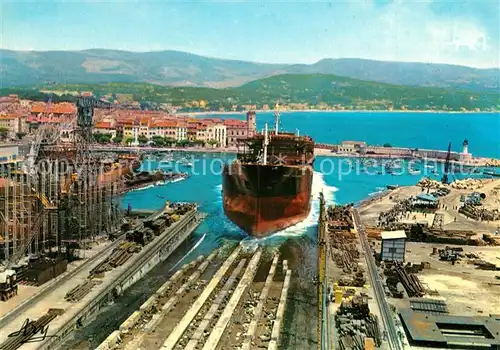 AK / Ansichtskarte La_Ciotat Lancement dun Bateau aux Chantiers Navals La_Ciotat