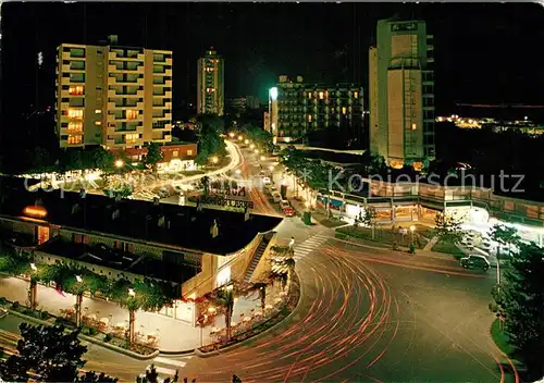 AK / Ansichtskarte Lignano_Pineta Stadtmitte bei Nacht Lignano Pineta