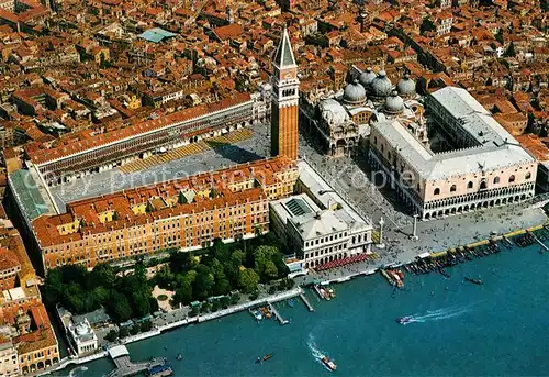 AK / Ansichtskarte Venezia_Venedig Markusplatz Fliegeraufnahme Venezia Venedig